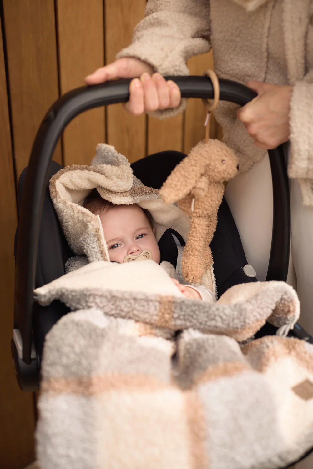 Percha para Cochecito – Riverside Bunny 🐰🌿