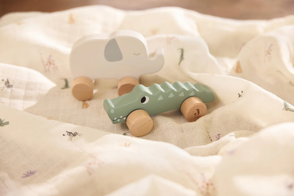 Cocodrilo de Madera sobre Ruedas – Jungle Jamboree 🐊🌿