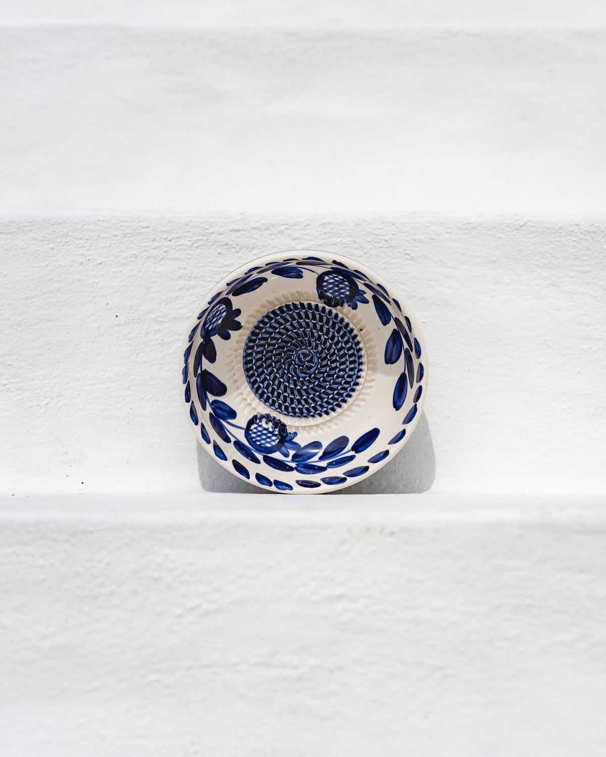 Plato Rallador de Cerámica Artesanal Nerja Pomodoro – 15 cm 🍅🌿