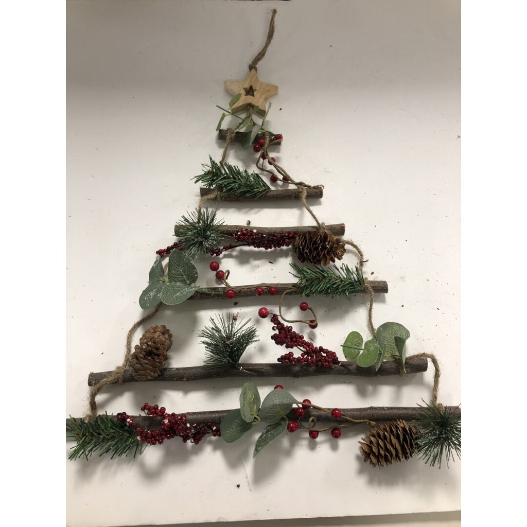 Escalera Decorativa con Bayas Rojas