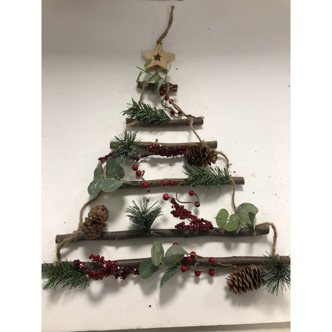 Escalera Decorativa con Bayas Rojas