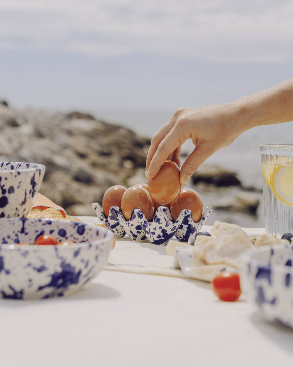 Huevera de Cerámica Artesanal Persia Azul – 6 Huevos 💙🥚