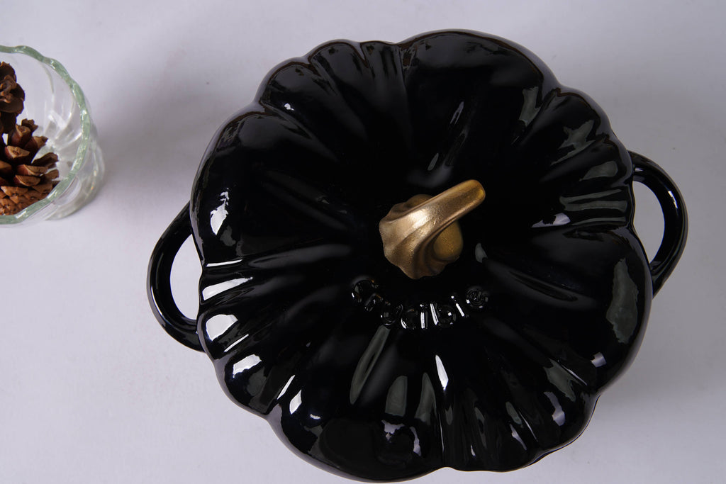 Cazuela Cocotte Calabaza – Hierro Fundido Esmaltado Negro & Dorado 🖤✨