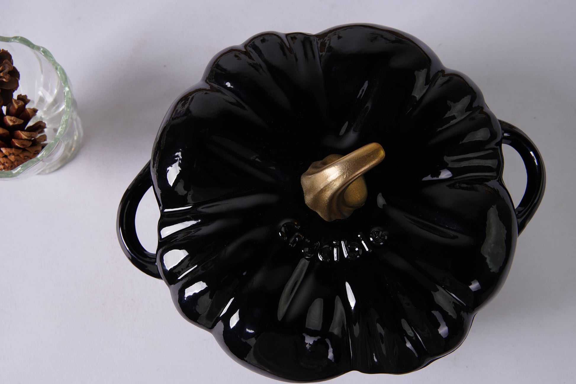 Cazuela Cocotte Calabaza – Hierro Fundido Esmaltado Negro & Dorado 🖤✨