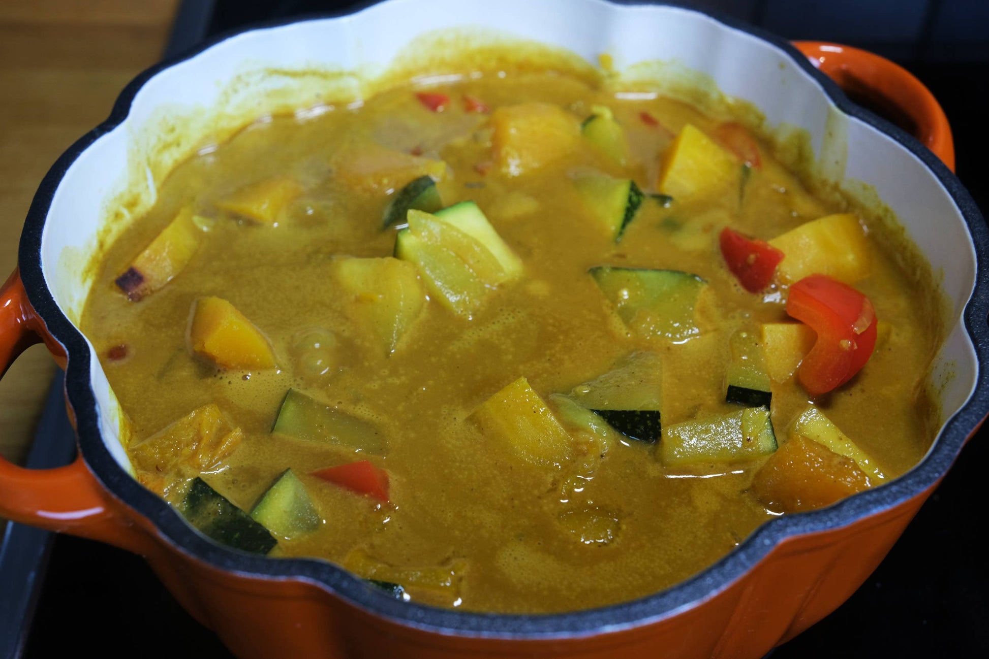 Olla Cocotte Calabaza – Hierro Fundido Esmaltado Naranja 🎃🍂