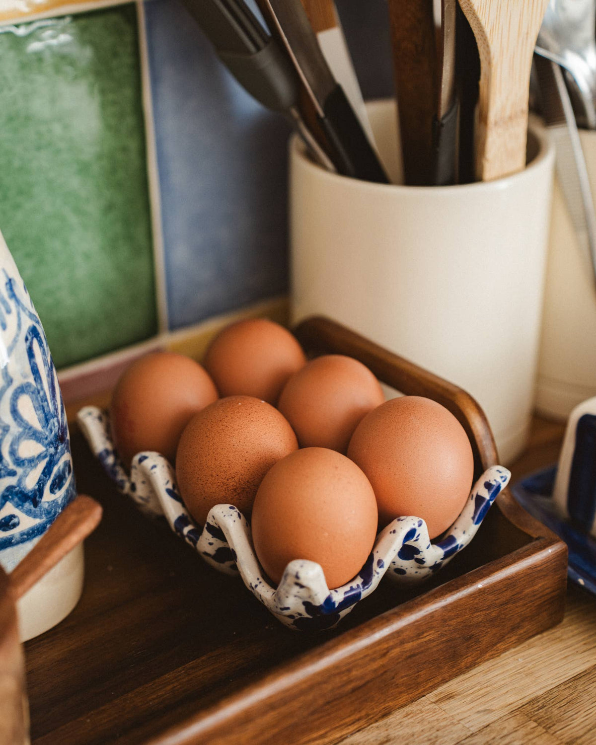 Huevera de Cerámica Artesanal Persia Azul – 6 Huevos 💙🥚