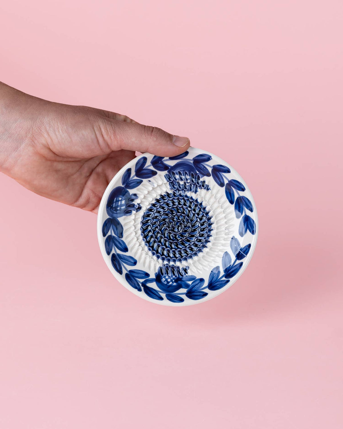 Plato Rallador de Cerámica Artesanal Nerja Azul – 12,5 cm 💙✨