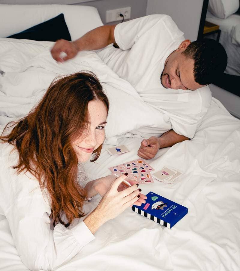 Juego de Cartas para Parejas “¡Al Ladrón!” 💞🎲