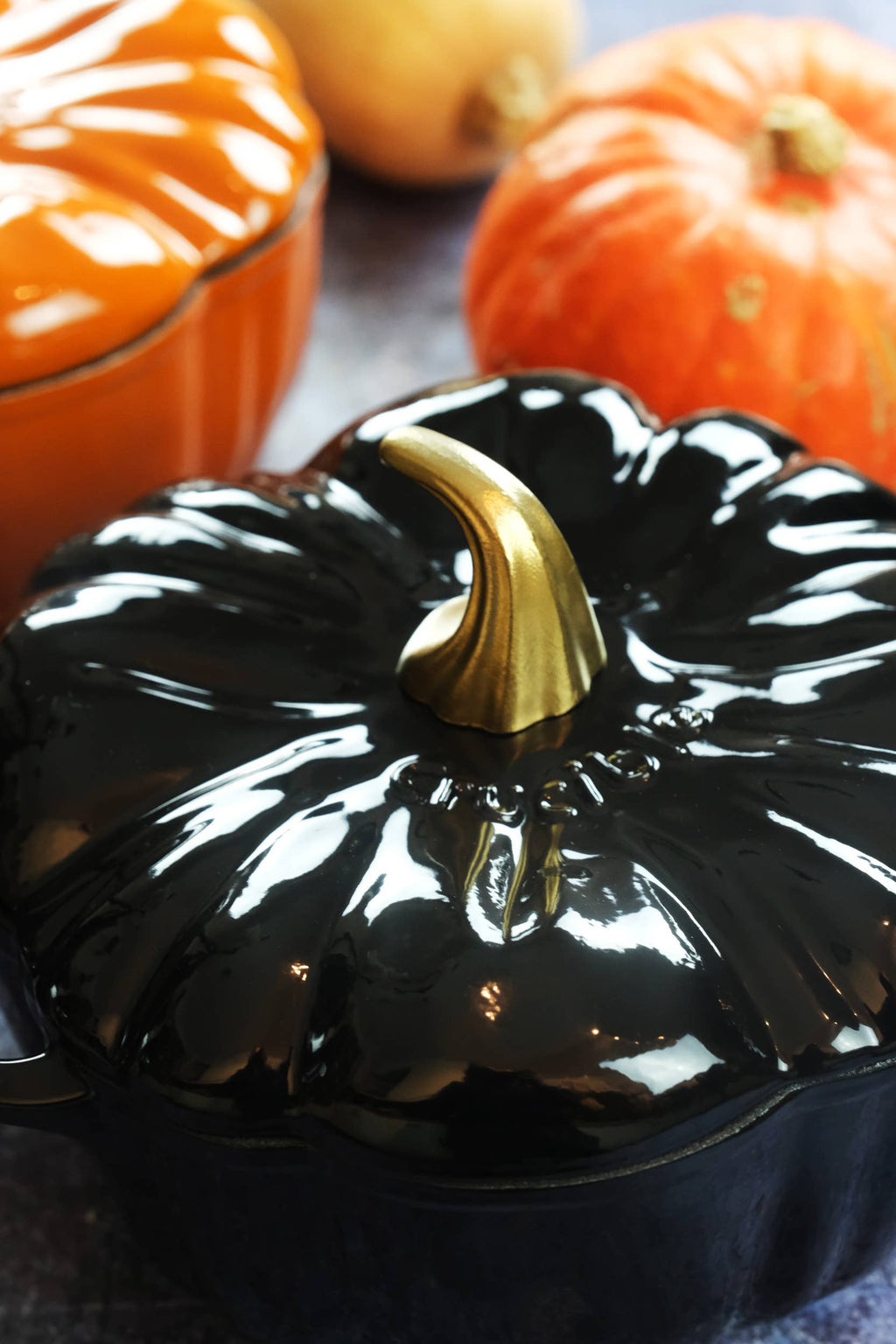 Cazuela Cocotte Calabaza – Hierro Fundido Esmaltado Negro & Dorado 🖤✨