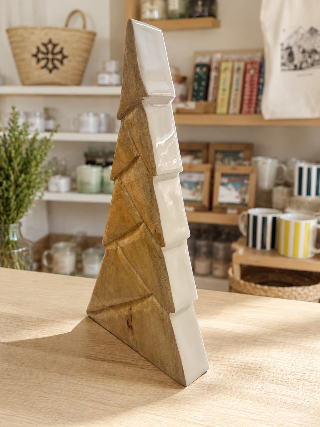 Árbol decorativo de madera de mango y esmalte – 40 cm