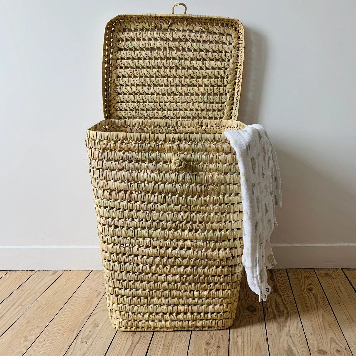 Cesta palma cuadrada con tapa