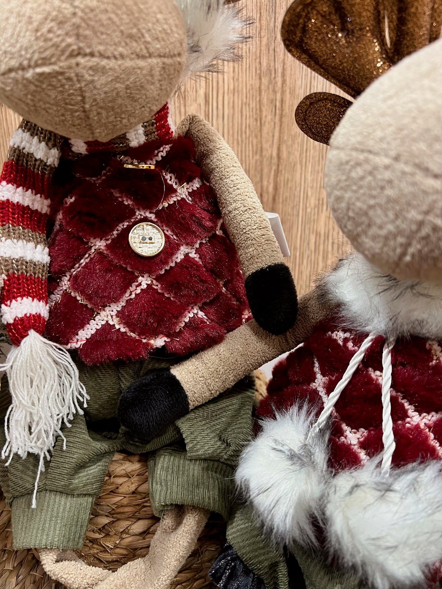 Figura Reno Navideño con ropa invernal 🦌✨