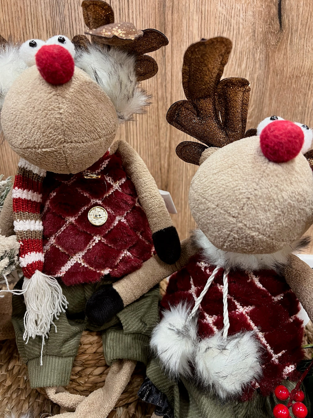 Figura Reno Navideño con ropa invernal 🦌✨