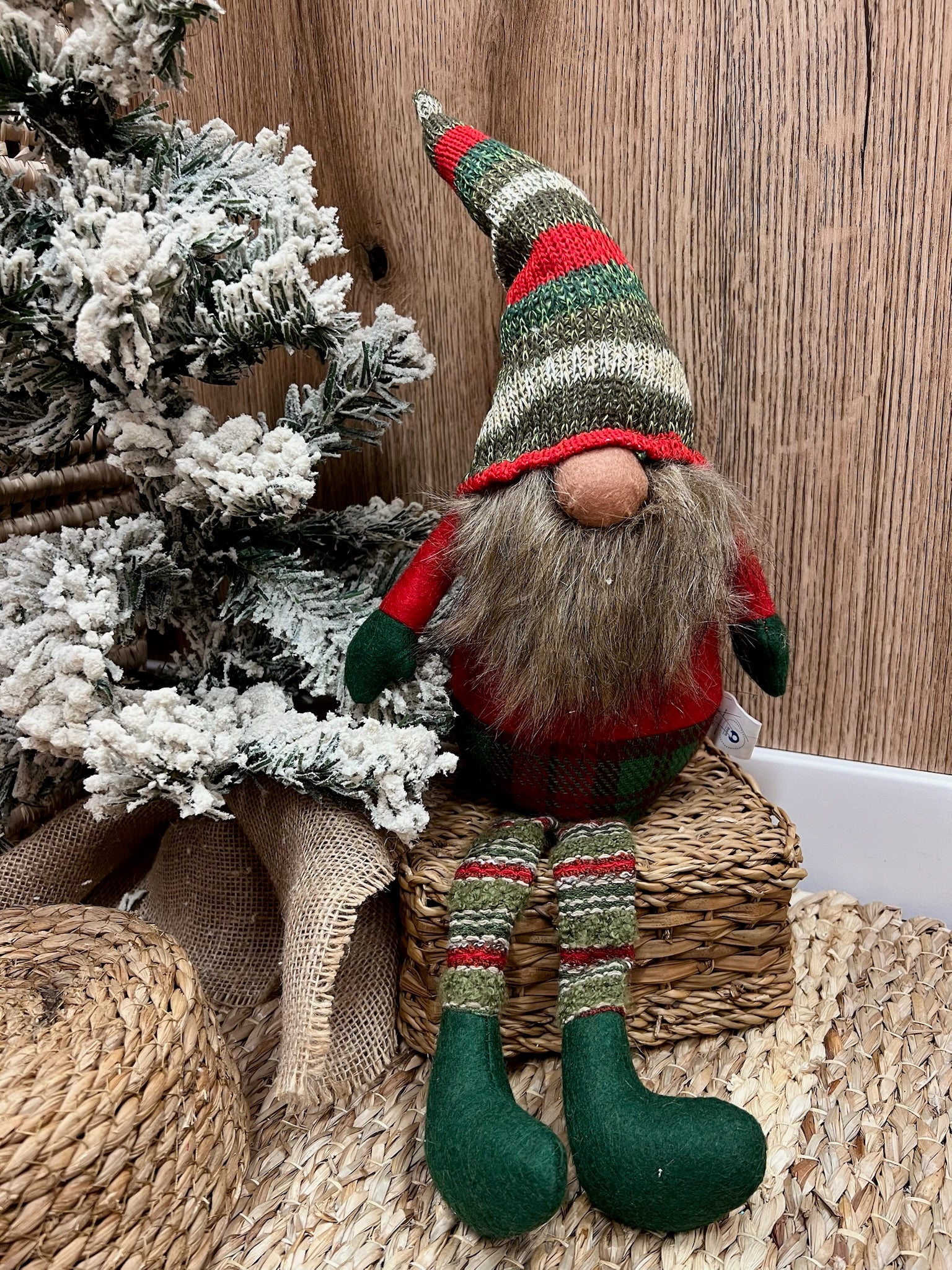 Figura de gnomo multicolor