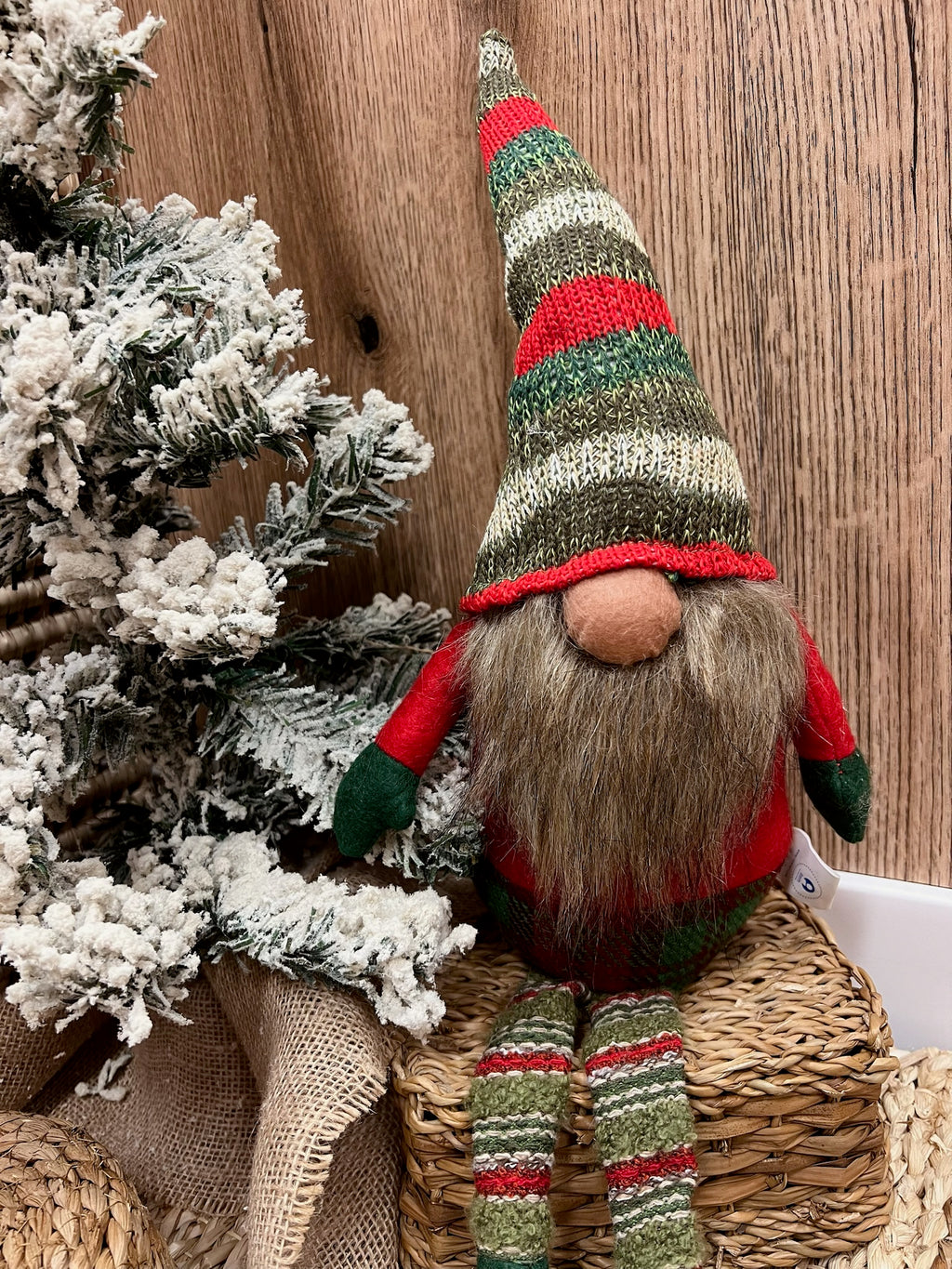 Figura de gnomo multicolor