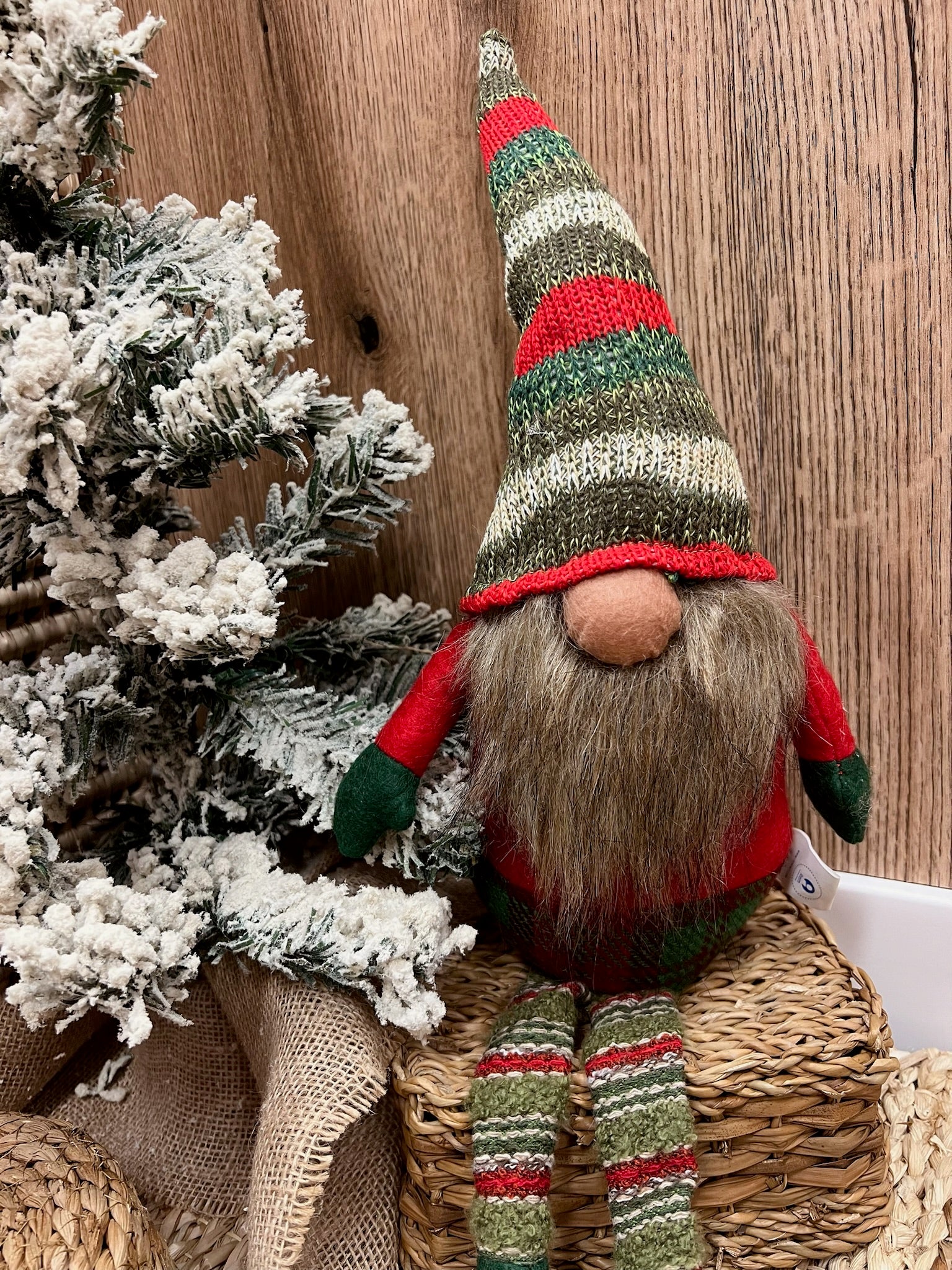 Figura de gnomo multicolor