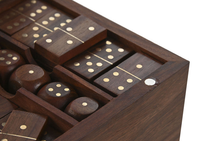 Set de juegos clásicos en caja de cristal y madera