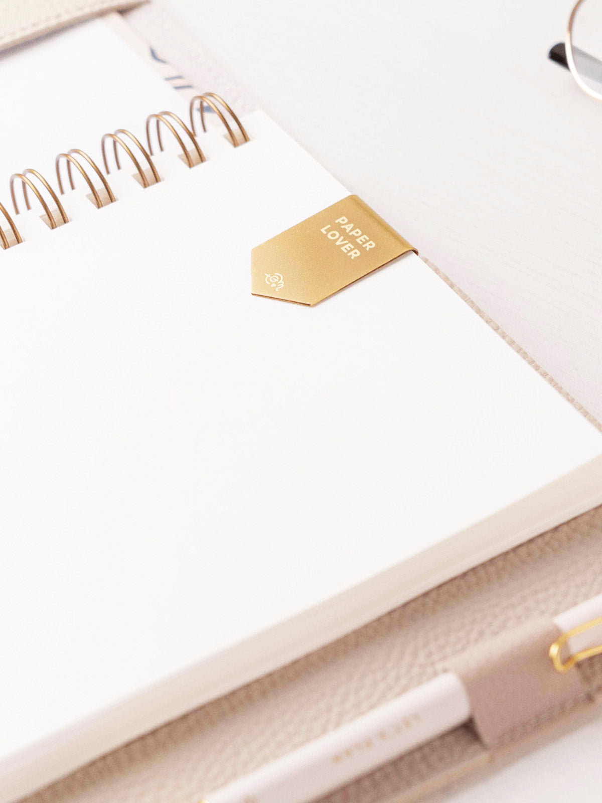 Marcapáginas de Latón Macizo – Paper Lover ✨📖