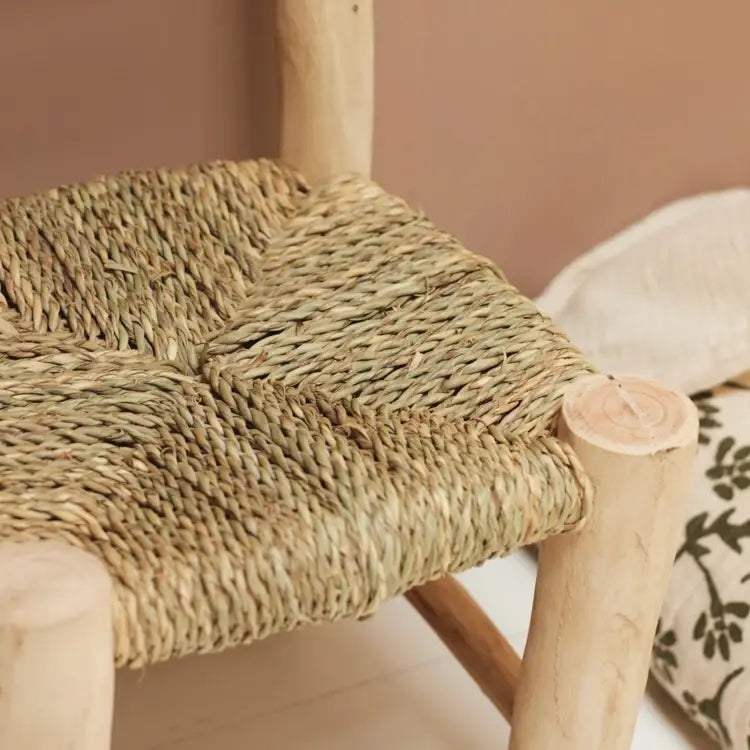 Silla infantil artesanal – Madera de laurel y palma 🌿🪑
