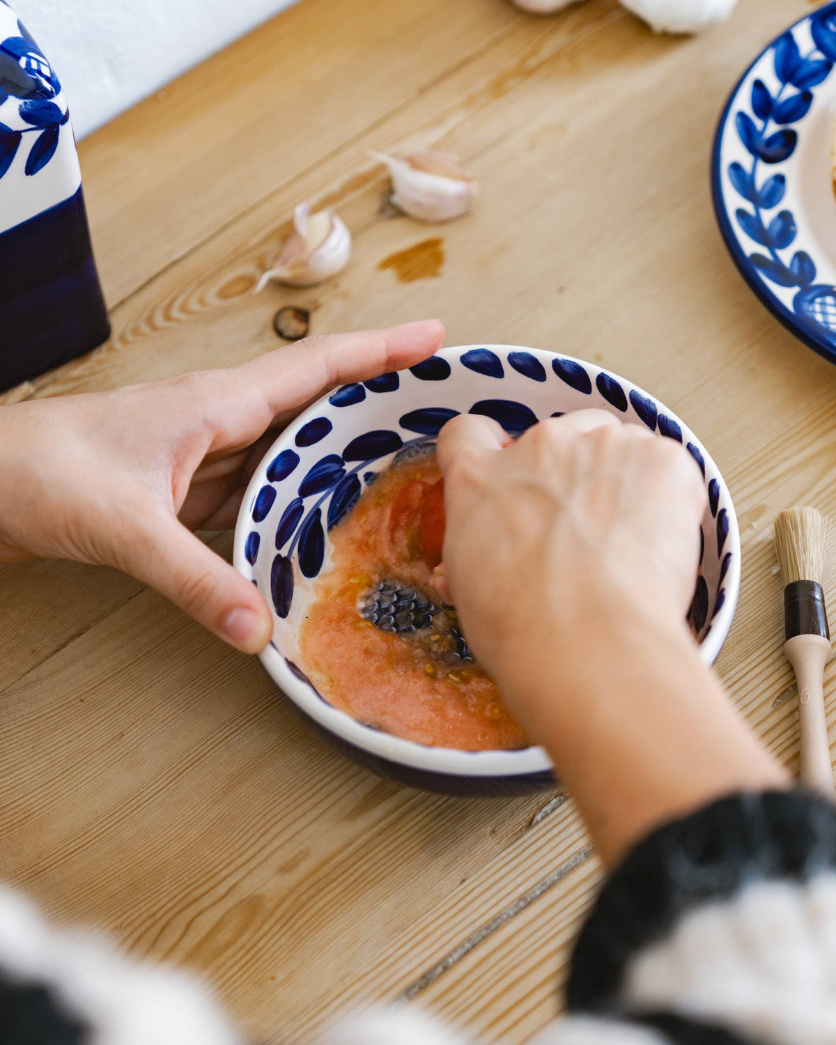 Plato Rallador de Cerámica Artesanal Nerja Pomodoro – 15 cm 🍅🌿