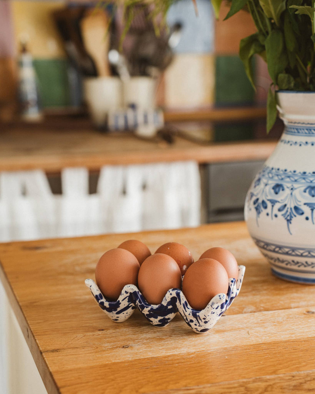 Huevera de Cerámica Artesanal Persia Azul – 6 Huevos 💙🥚